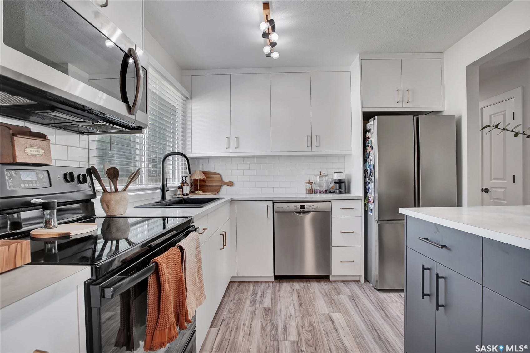2002 Richardson Road, Saskatoon SK S7L 4B7