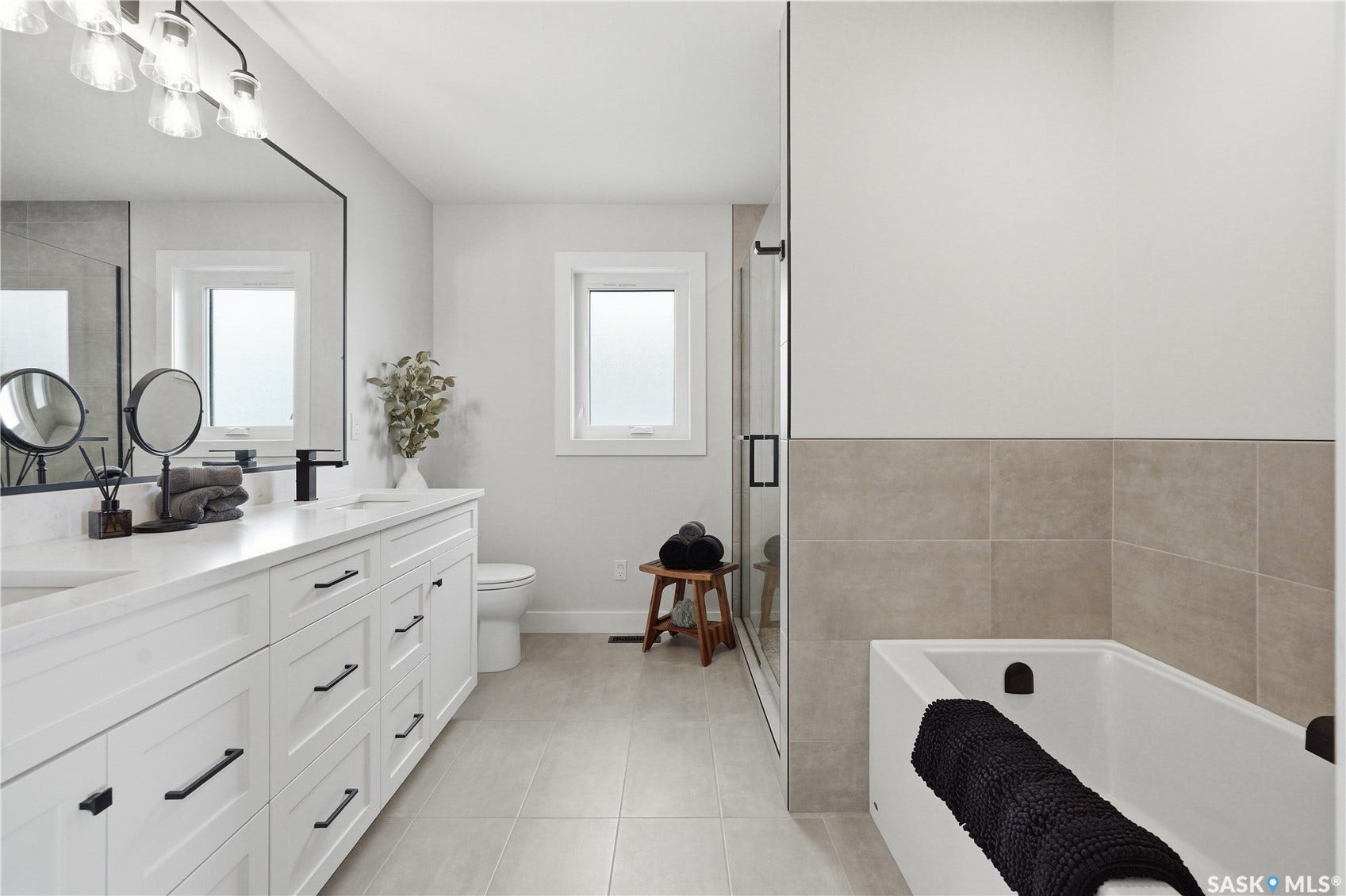246 Prasad Manor, Saskatoon SK S7V 1L4