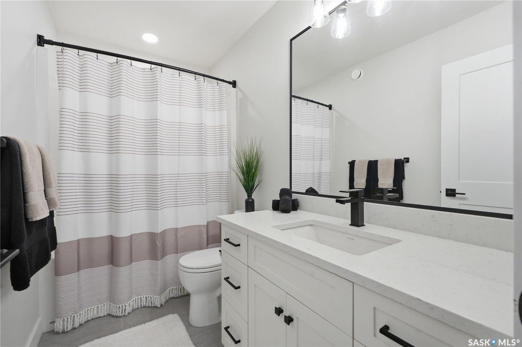 246 Prasad Manor, Saskatoon SK S7V 1L4