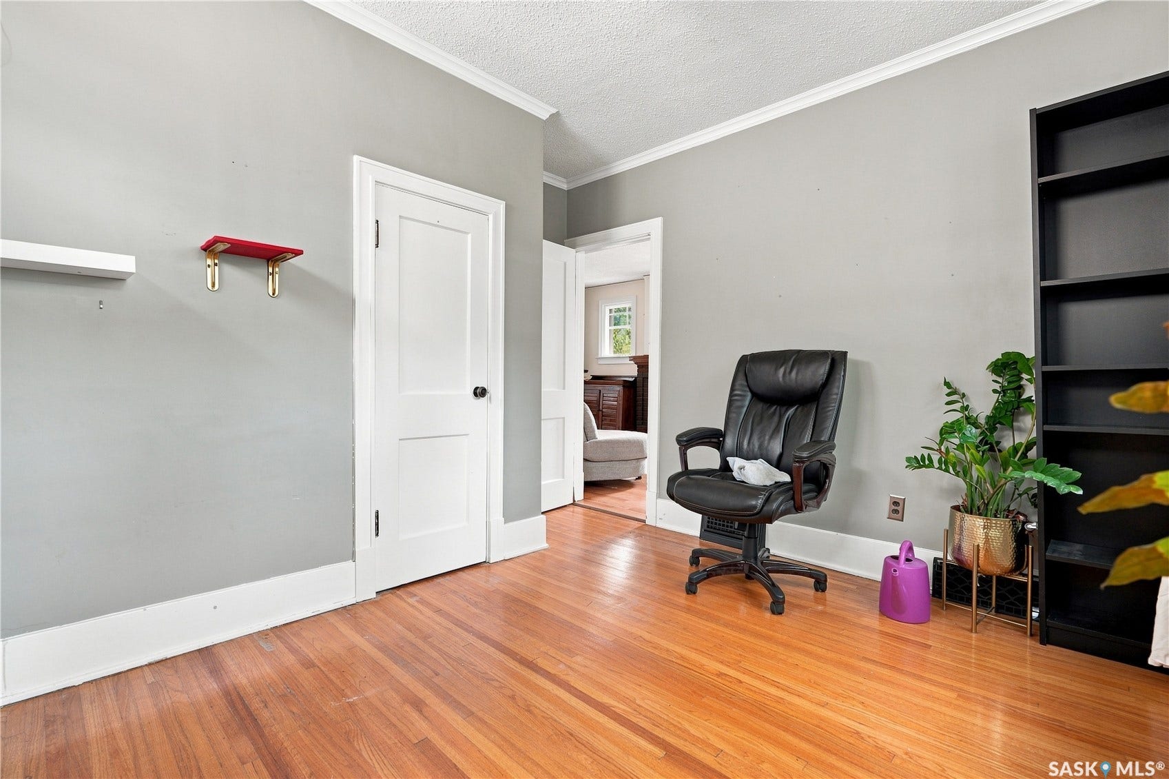 902 4th Avenue N, Saskatoon SK S7K 2N6