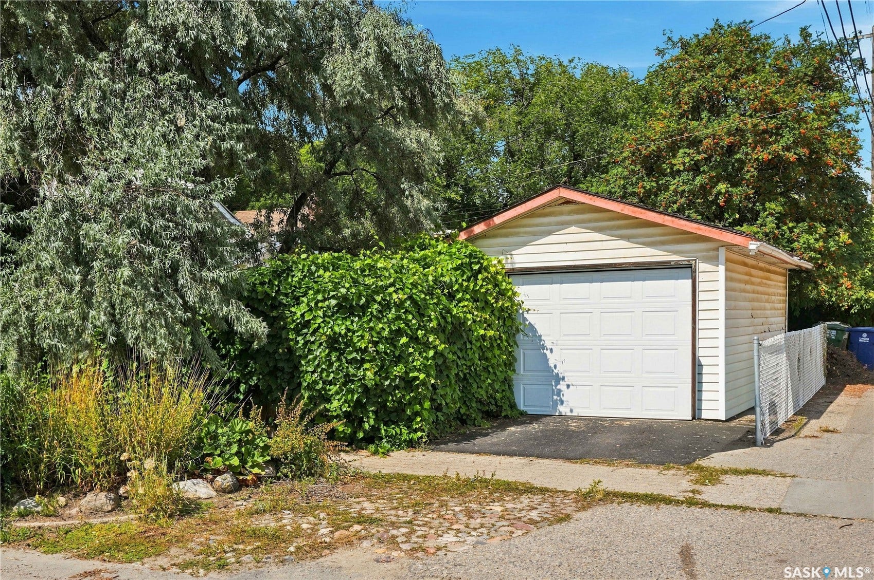 902 4th Avenue N, Saskatoon SK S7K 2N6