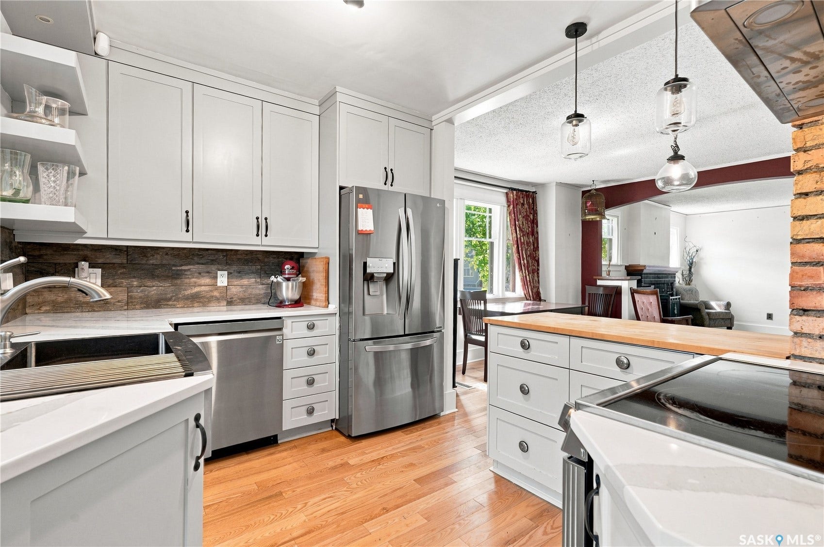 902 4th Avenue N, Saskatoon SK S7K 2N6
