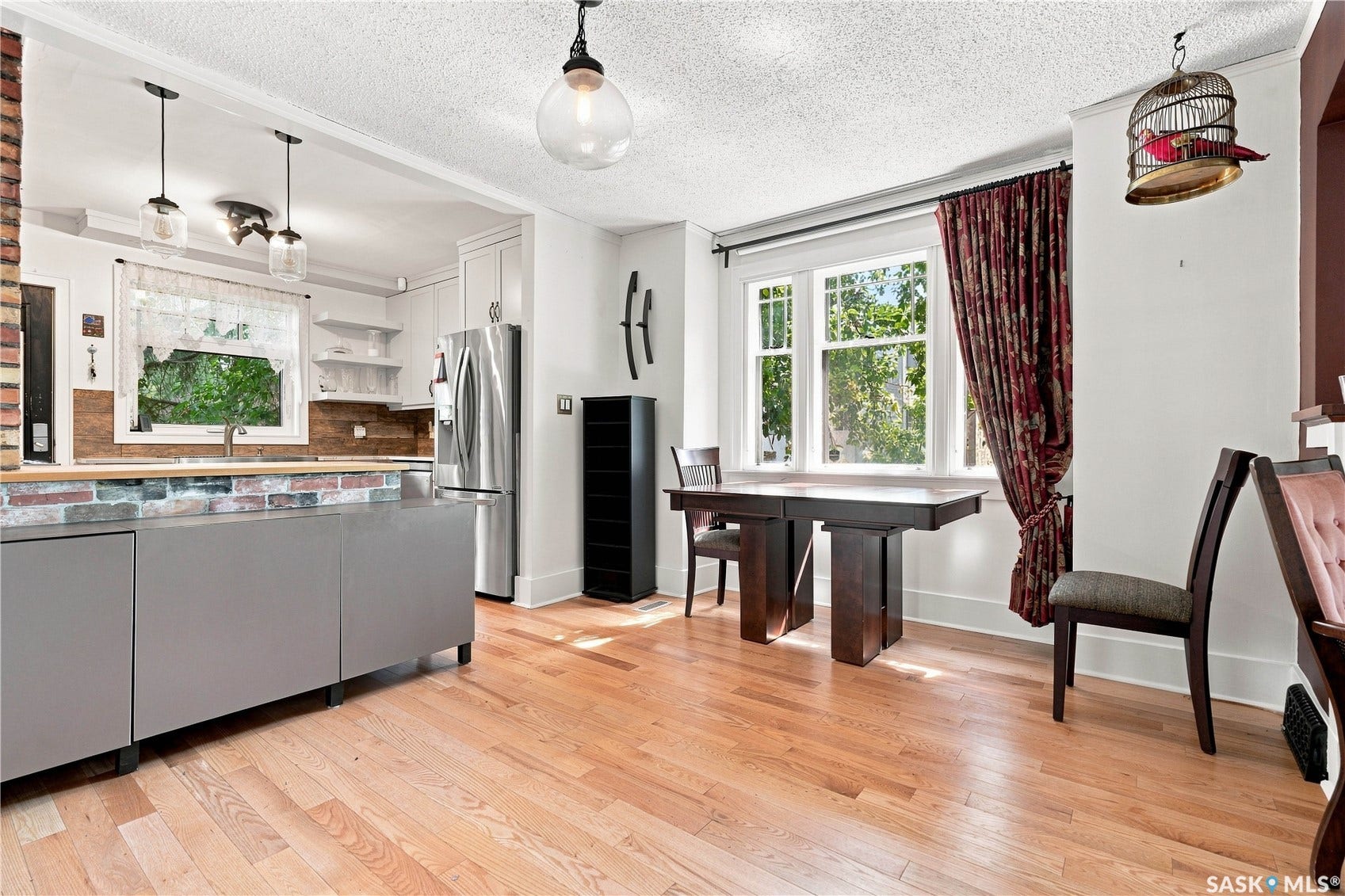 902 4th Avenue N, Saskatoon SK S7K 2N6