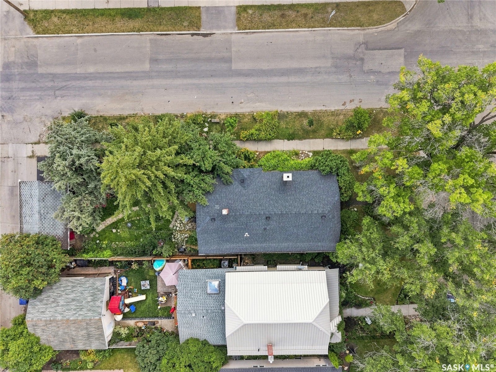 902 4th Avenue N, Saskatoon SK S7K 2N6