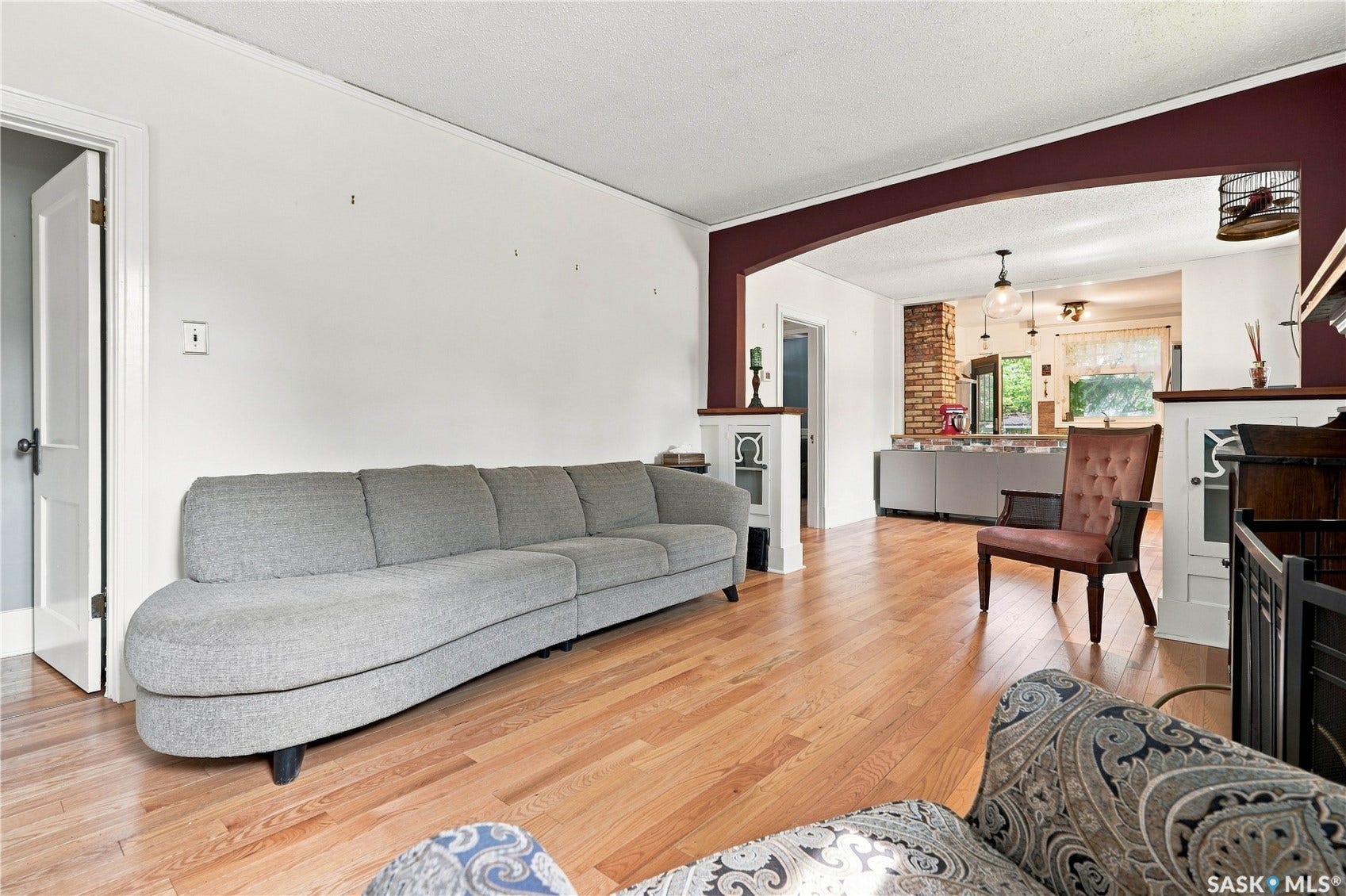 902 4th Avenue N, Saskatoon SK S7K 2N6