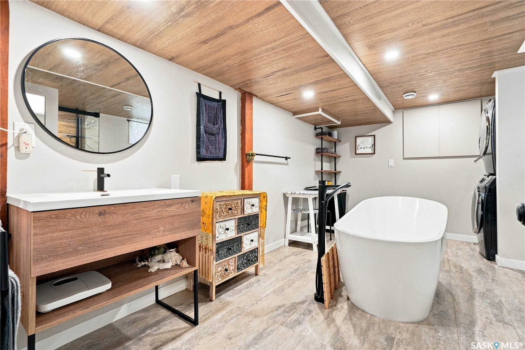 902 4th Avenue N, Saskatoon SK S7K 2N6