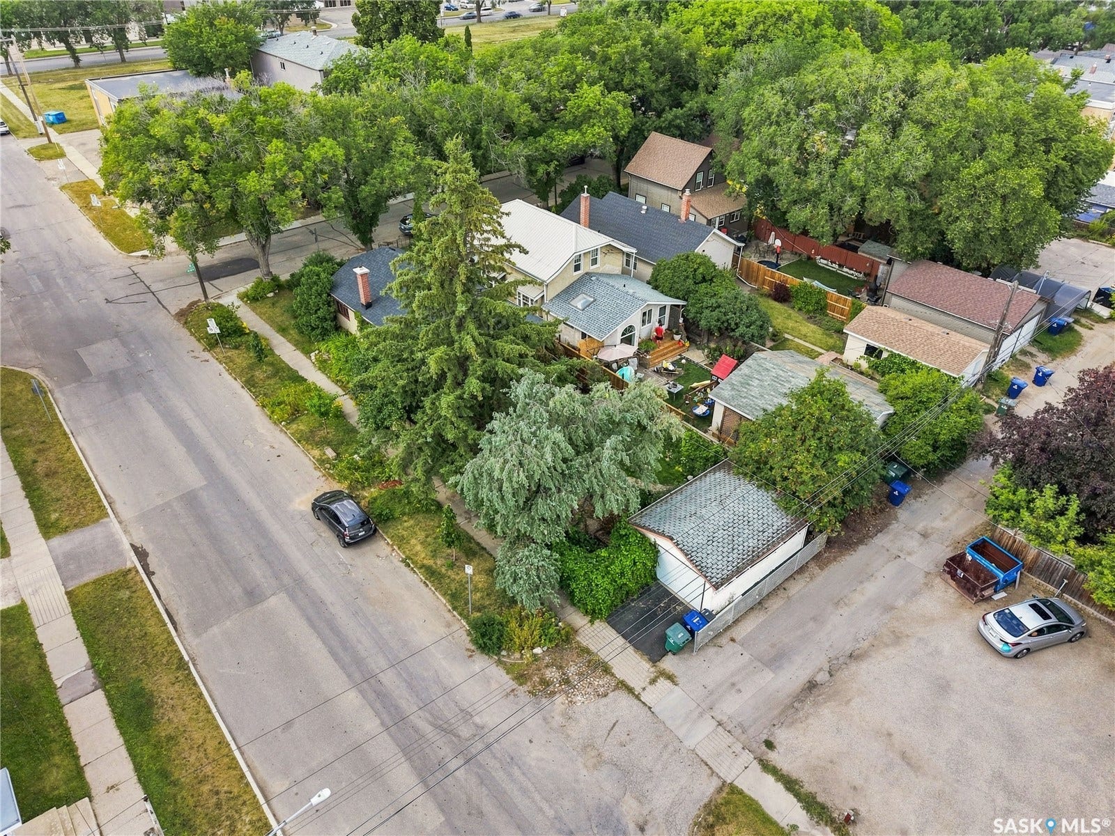 902 4th Avenue N, Saskatoon SK S7K 2N6