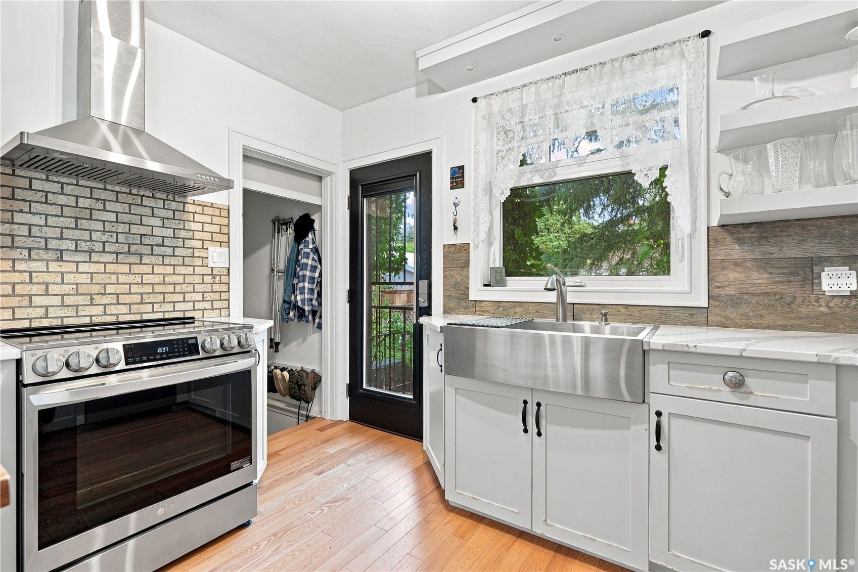 902 4th Avenue N, Saskatoon SK S7K 2N6