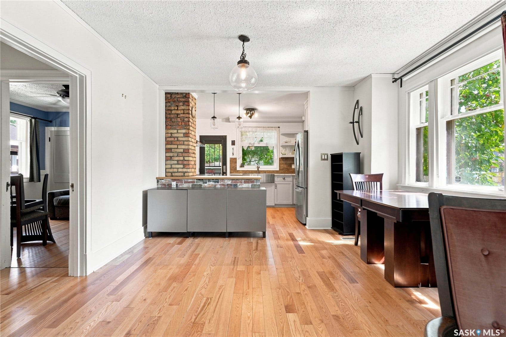 902 4th Avenue N, Saskatoon SK S7K 2N6