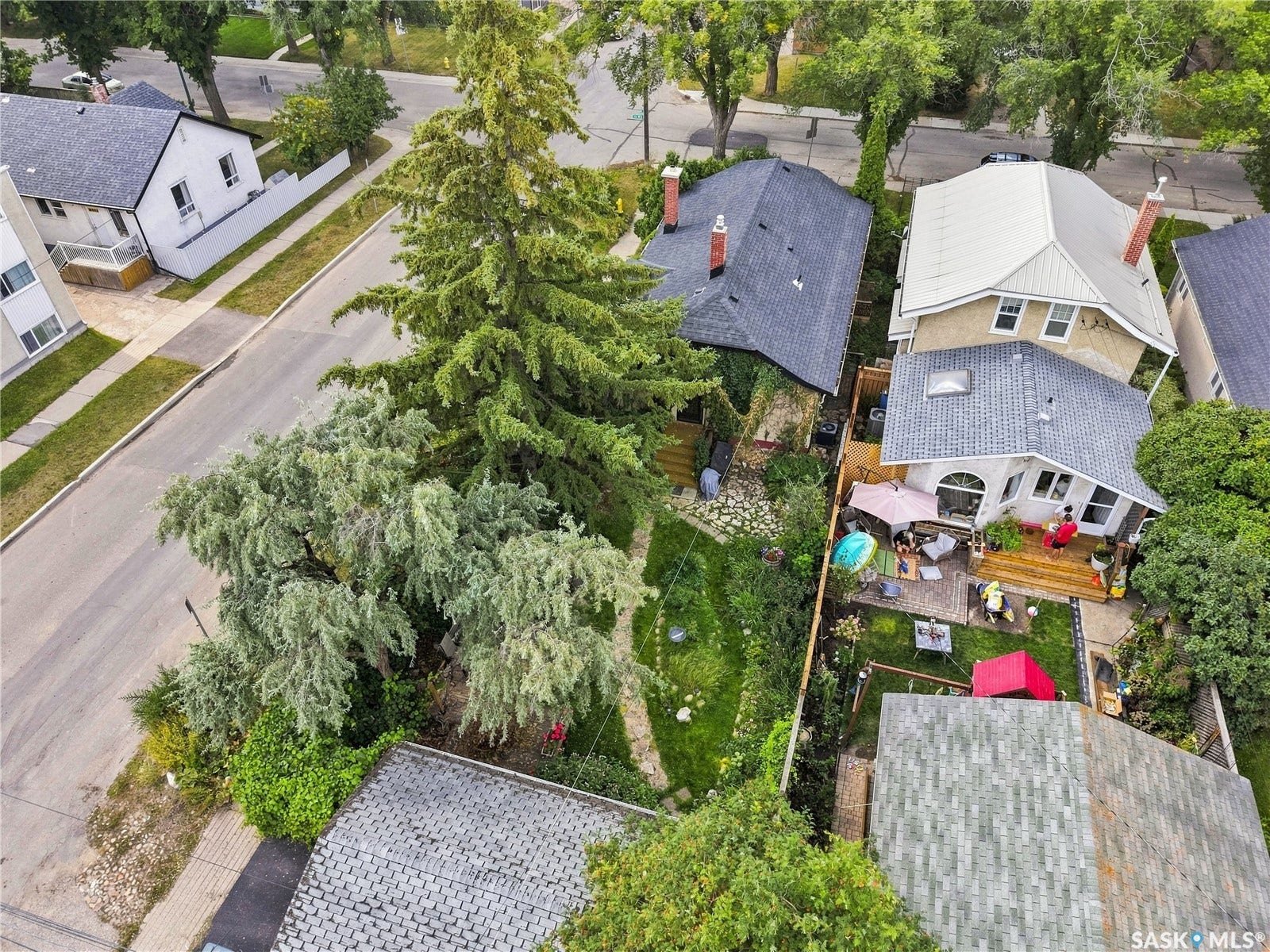 902 4th Avenue N, Saskatoon SK S7K 2N6