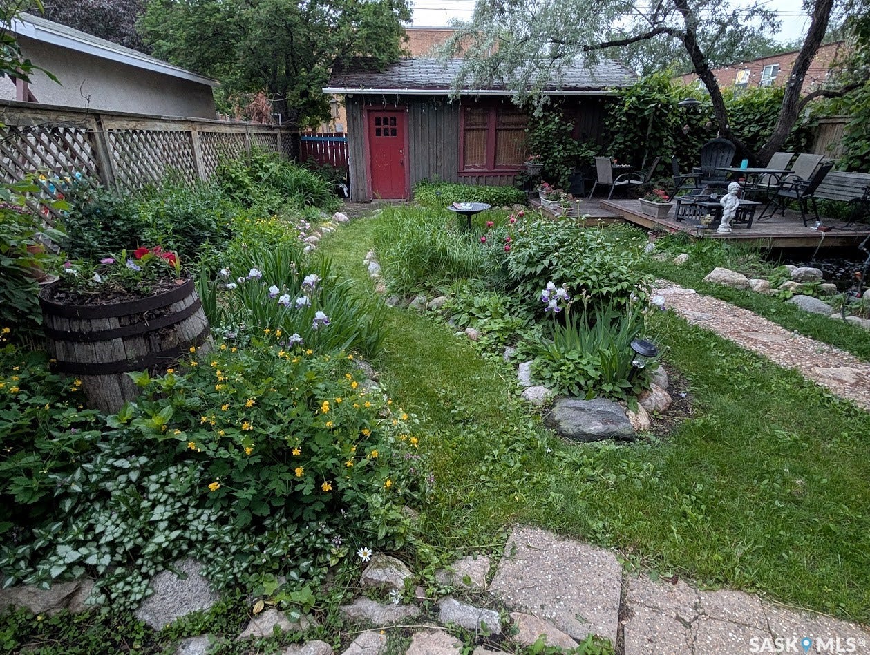 902 4th Avenue N, Saskatoon SK S7K 2N6