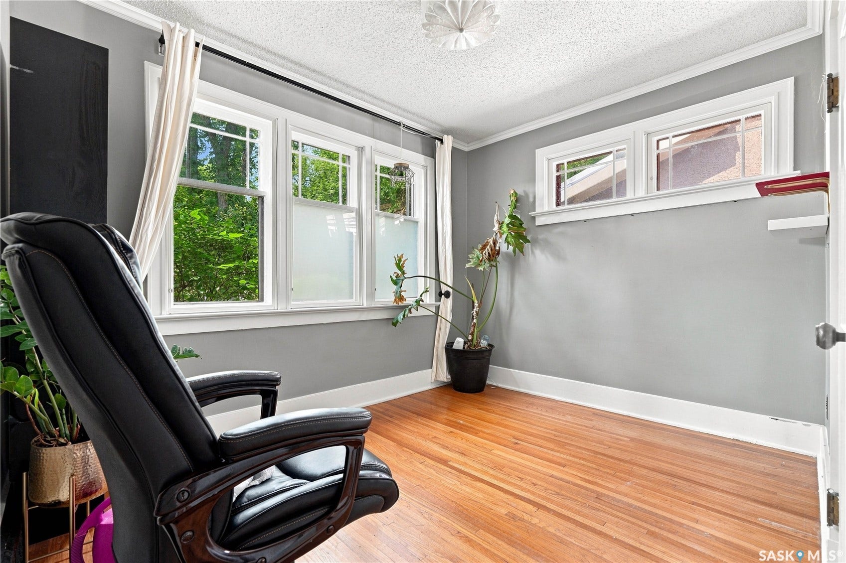 902 4th Avenue N, Saskatoon SK S7K 2N6