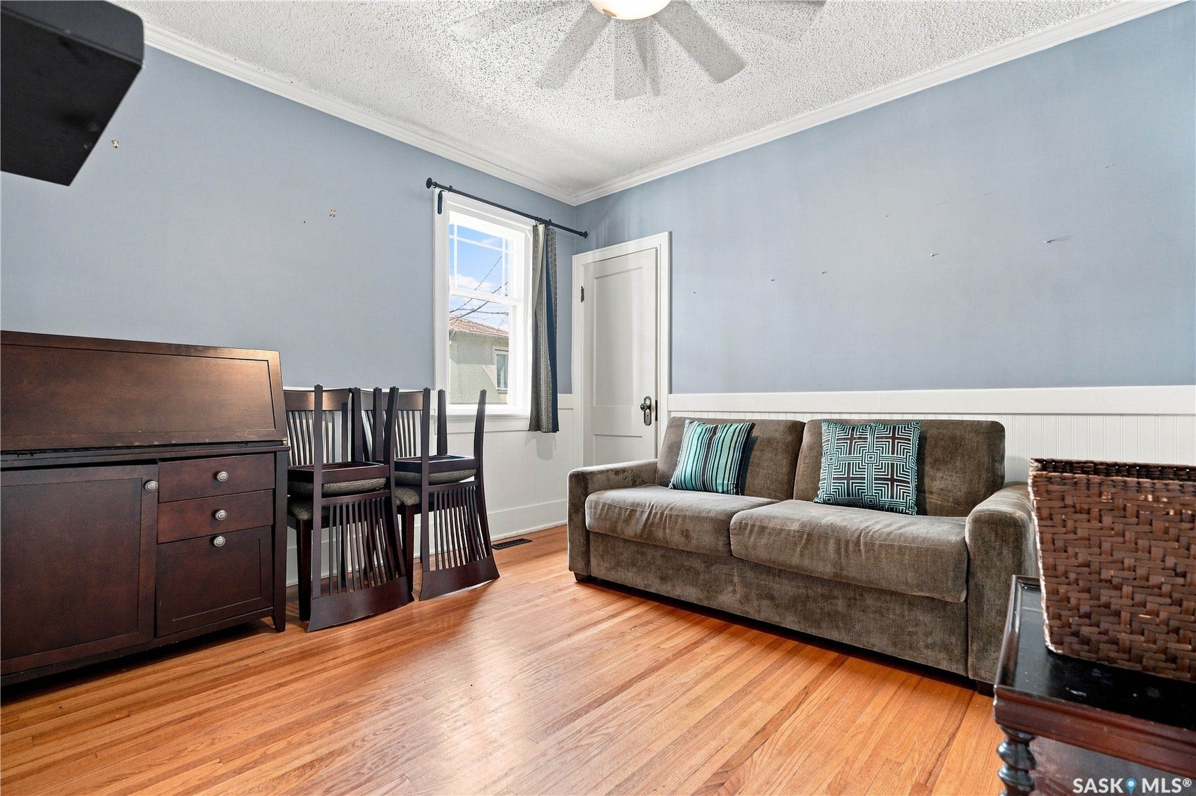 902 4th Avenue N, Saskatoon SK S7K 2N6