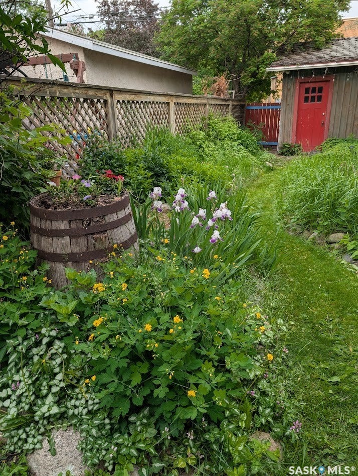 902 4th Avenue N, Saskatoon SK S7K 2N6