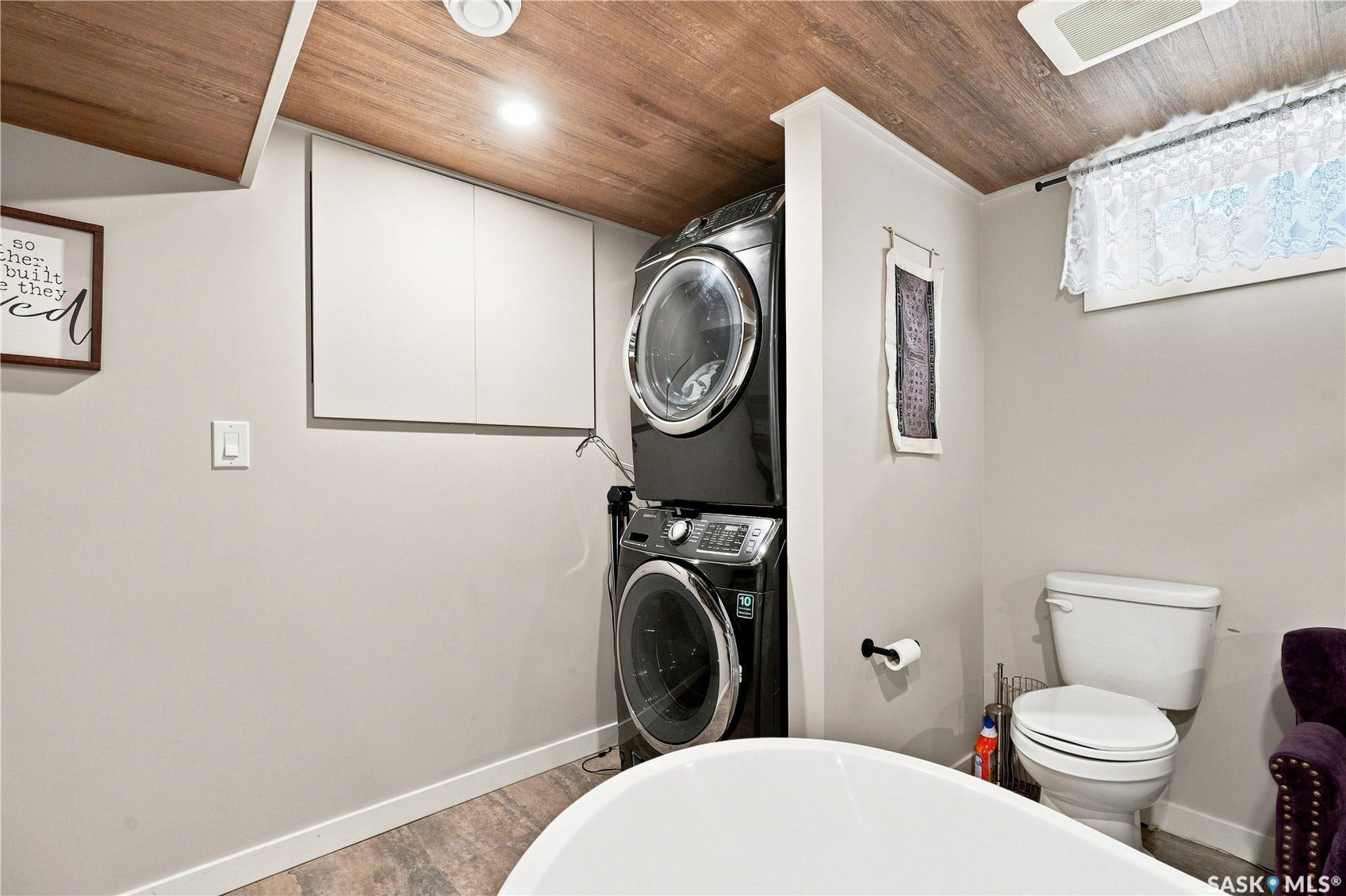 902 4th Avenue N, Saskatoon SK S7K 2N6