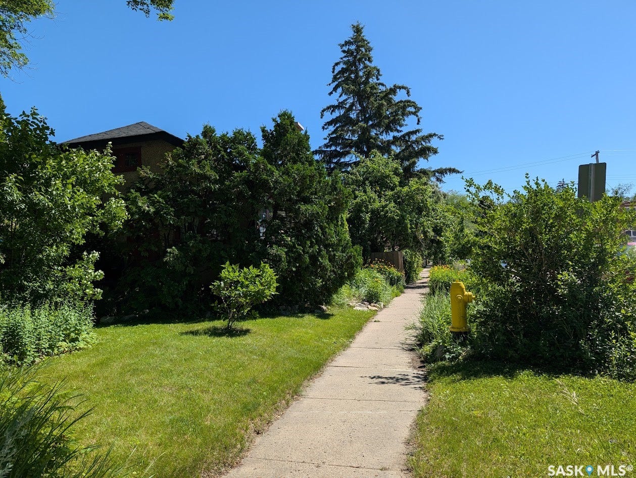 902 4th Avenue N, Saskatoon SK S7K 2N6