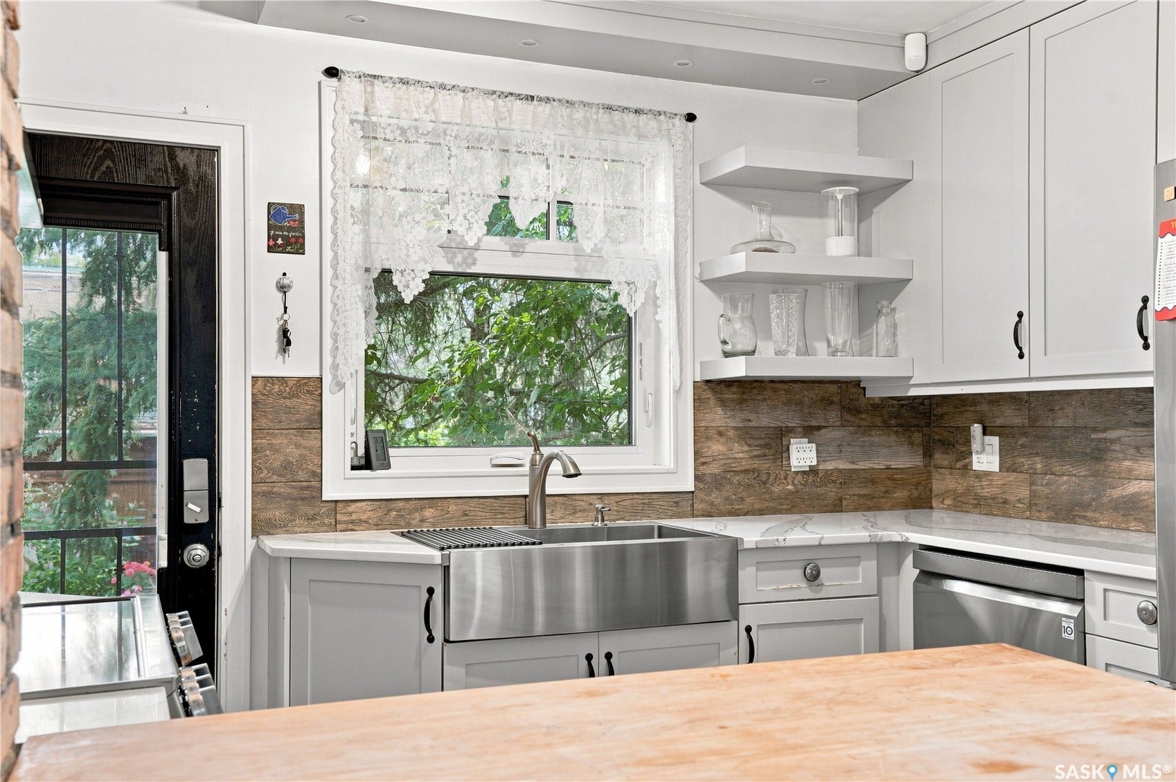 902 4th Avenue N, Saskatoon SK S7K 2N6