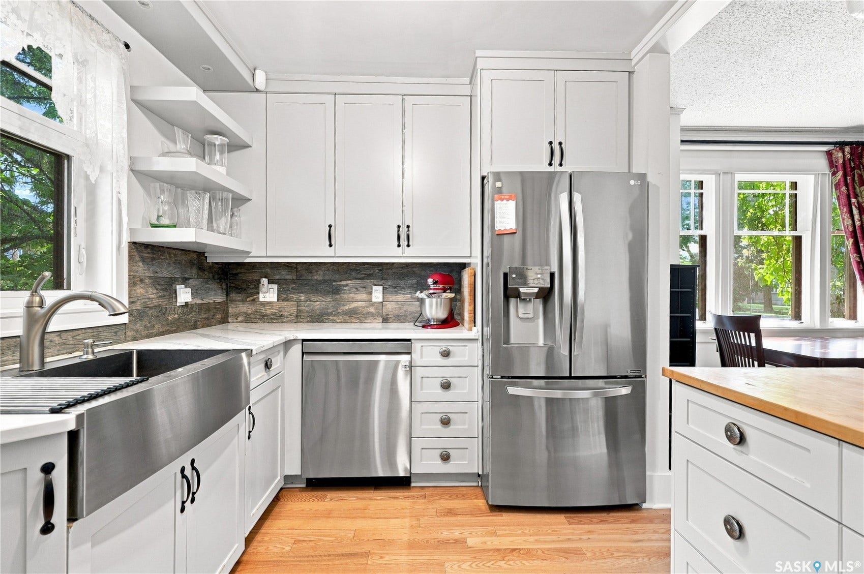 902 4th Avenue N, Saskatoon SK S7K 2N6