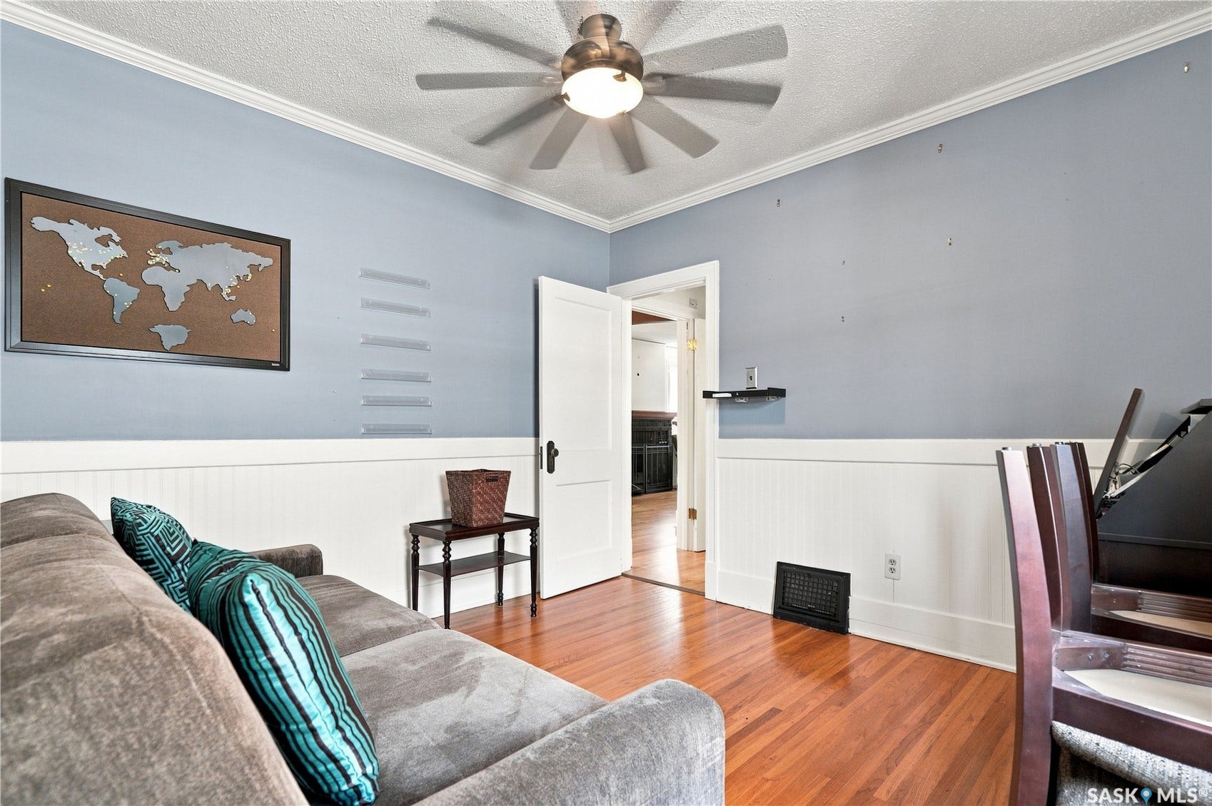 902 4th Avenue N, Saskatoon SK S7K 2N6