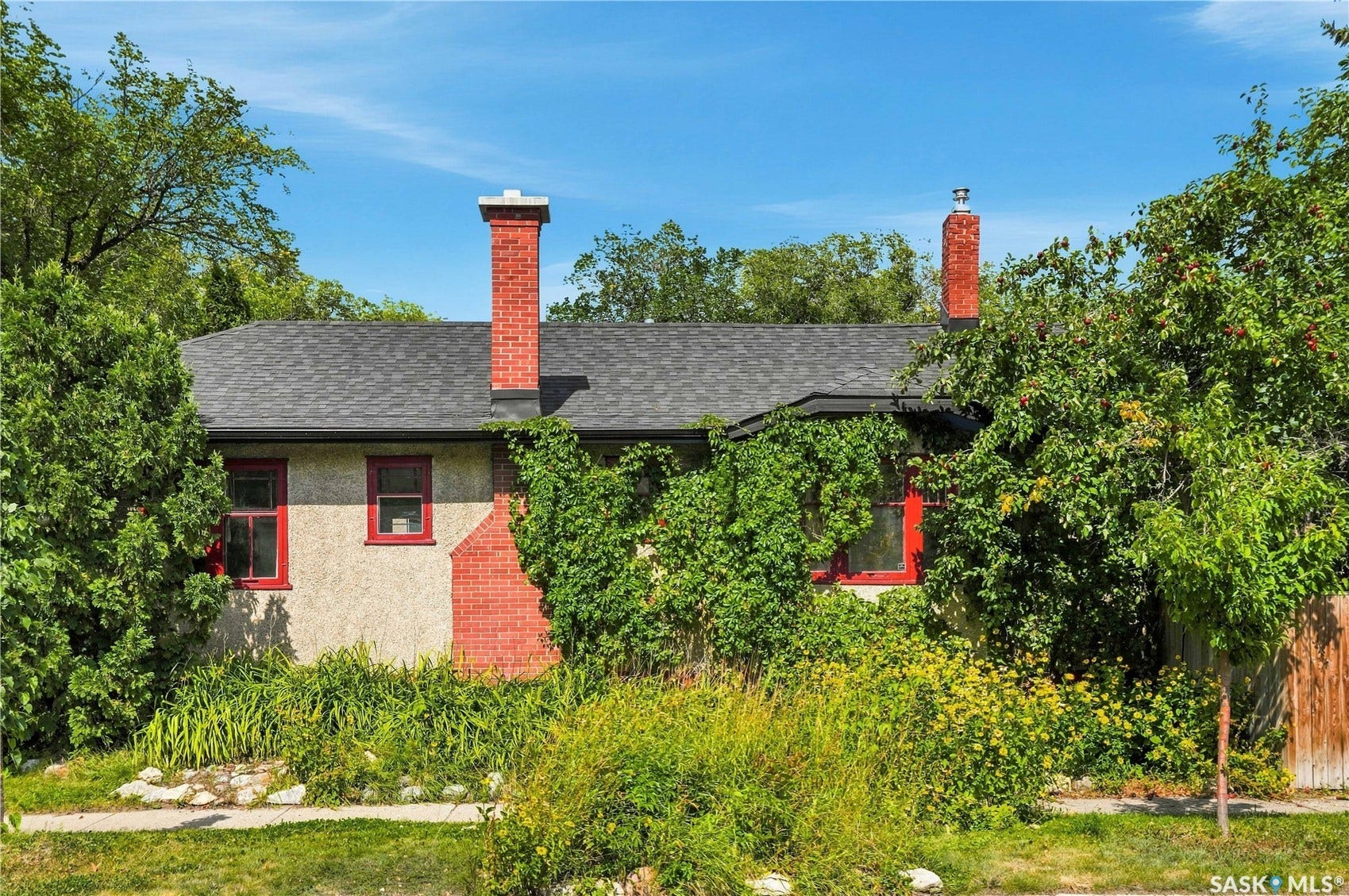 902 4th Avenue N, Saskatoon SK S7K 2N6