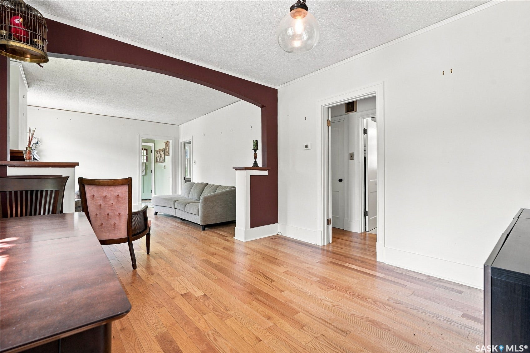 902 4th Avenue N, Saskatoon SK S7K 2N6