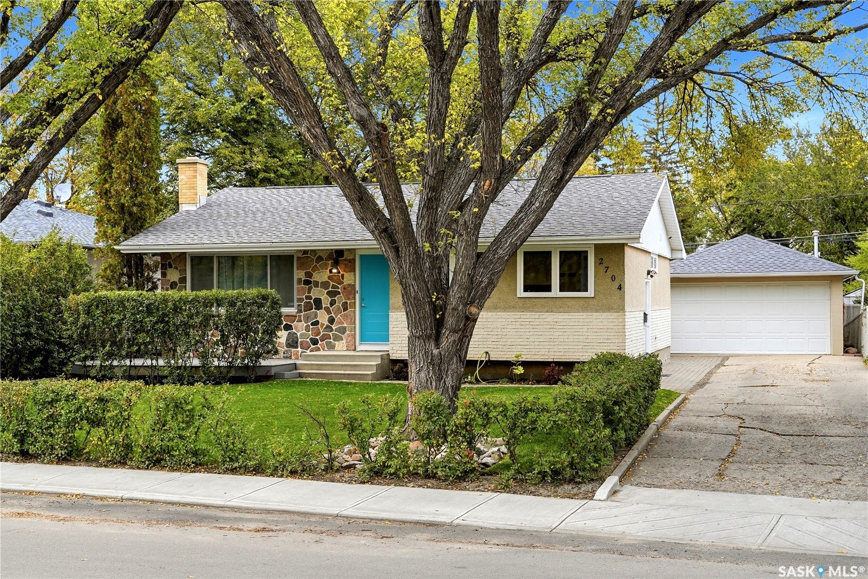 2704 5th Avenue N, Regina SK S4R 0S7