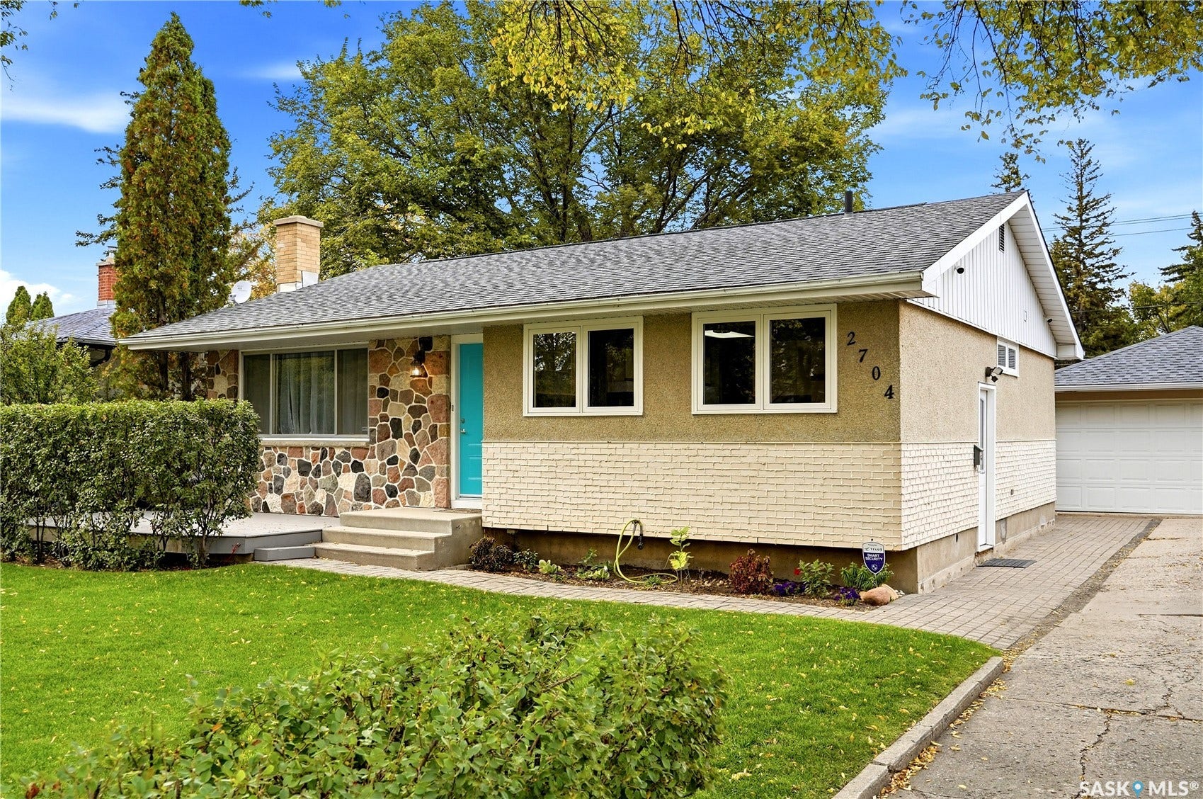 2704 5th Avenue N, Regina SK S4R 0S7