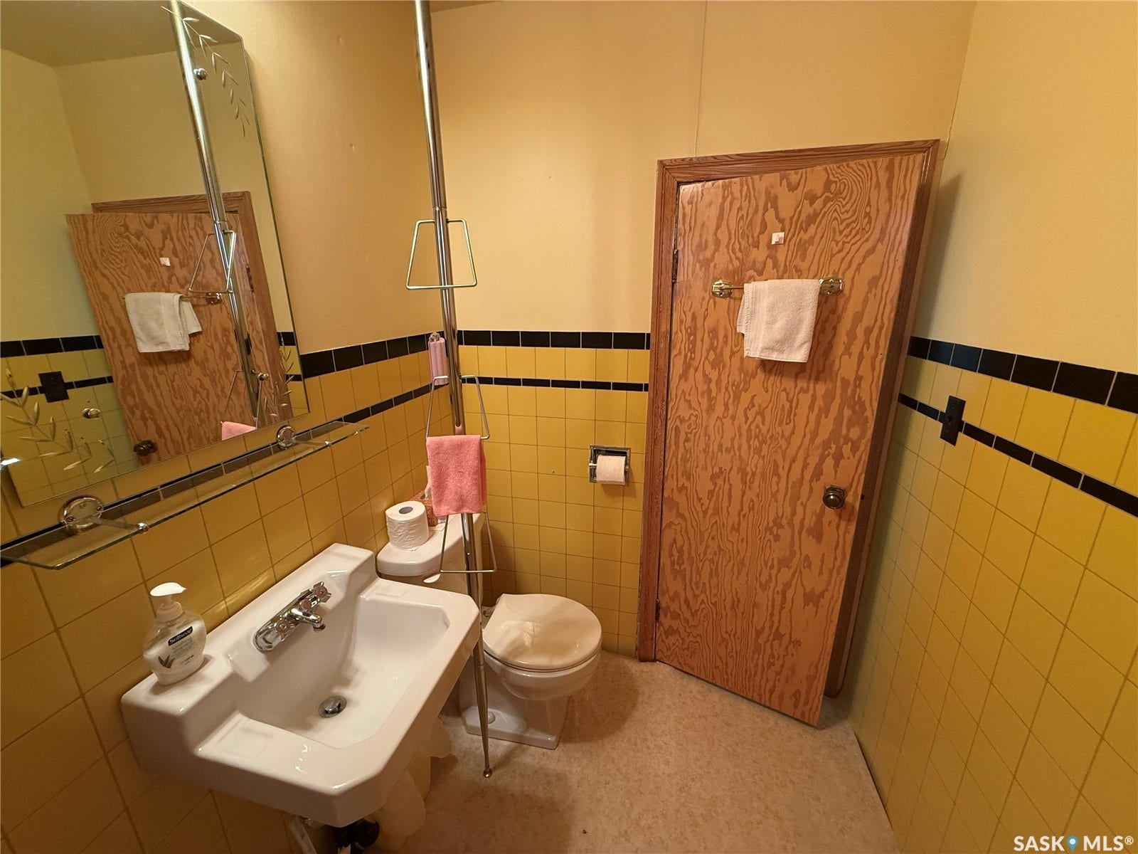 206 6th Avenue SW, Eston SK S0L 1A0