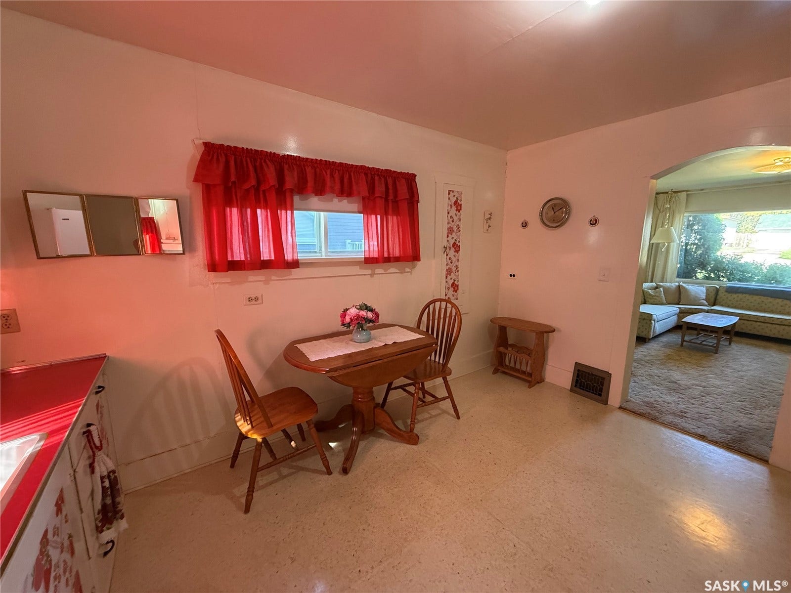 206 6th Avenue SW, Eston SK S0L 1A0