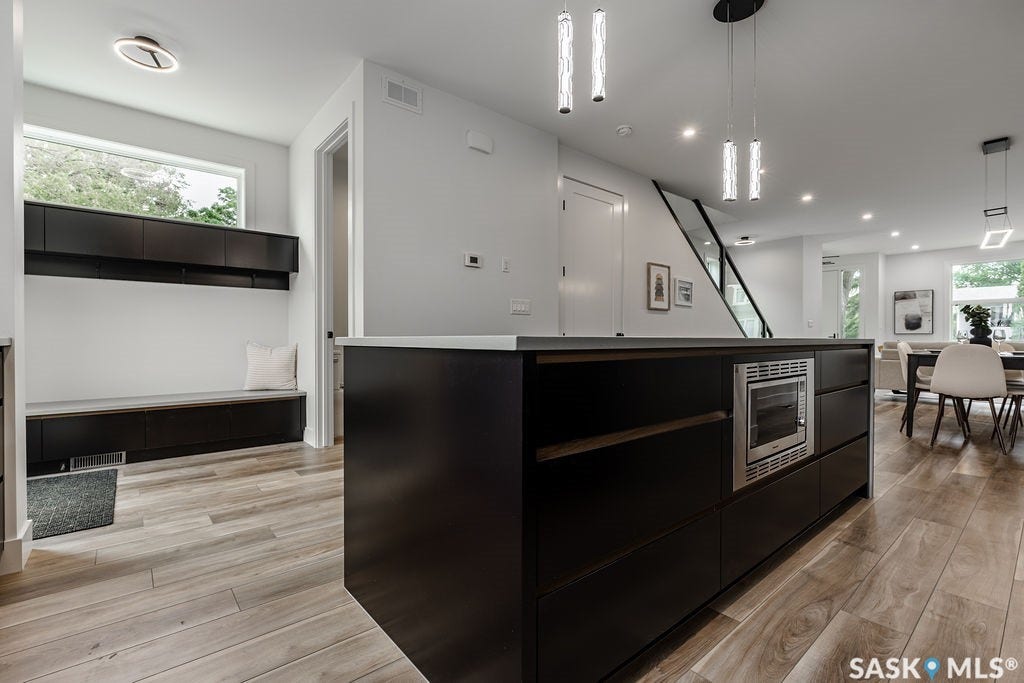 1139 13th Street E, Saskatoon SK S7H 0B8