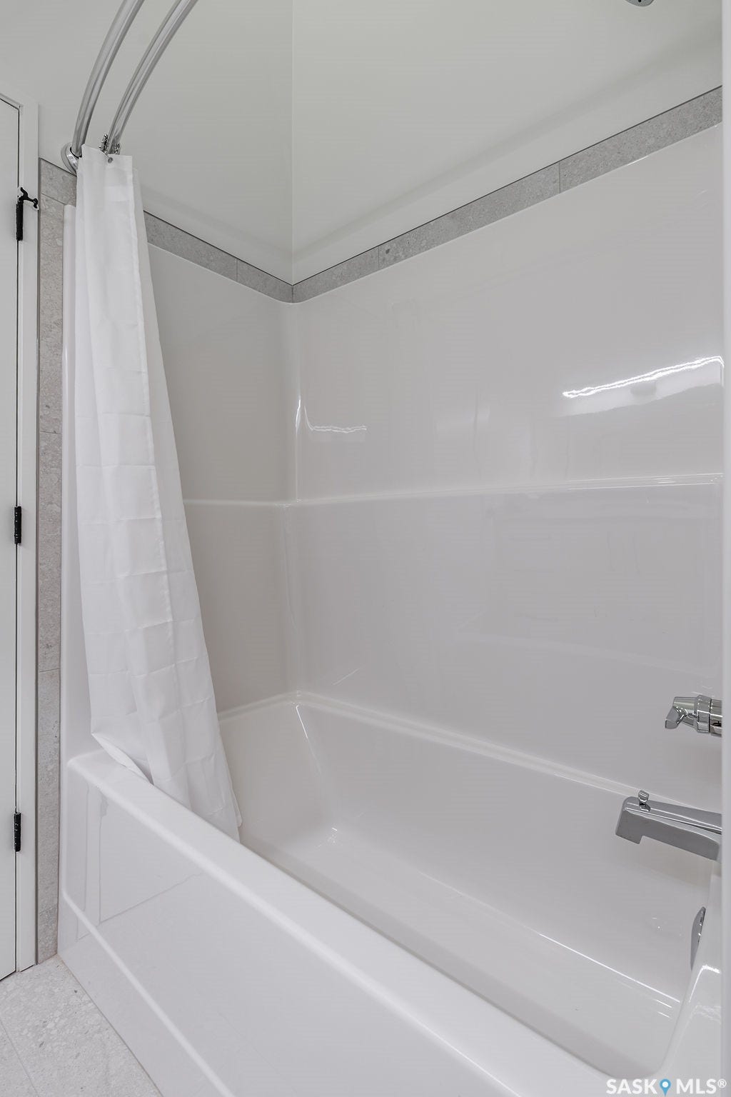 1139 13th Street E, Saskatoon SK S7H 0B8
