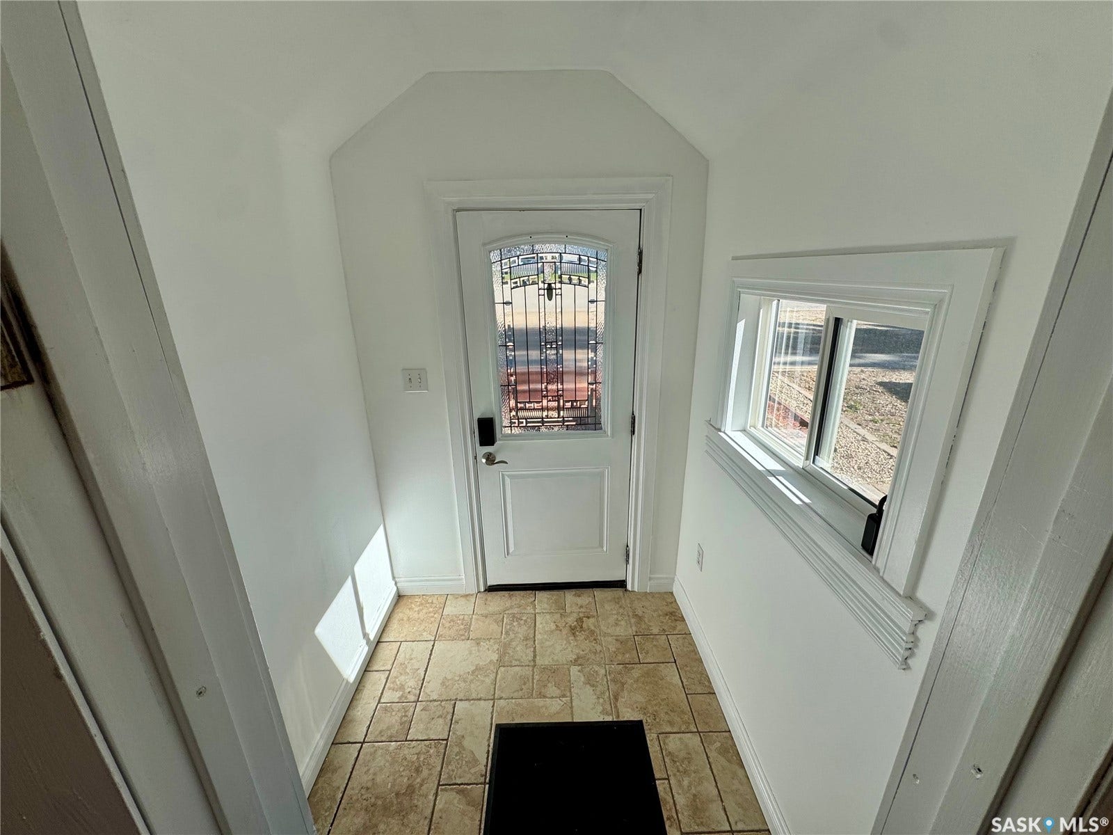 365 Keats Street, Southey SK S0G 4P0 Entryway featuring a decorative glass door, tiled flooring, and a single window with white trim