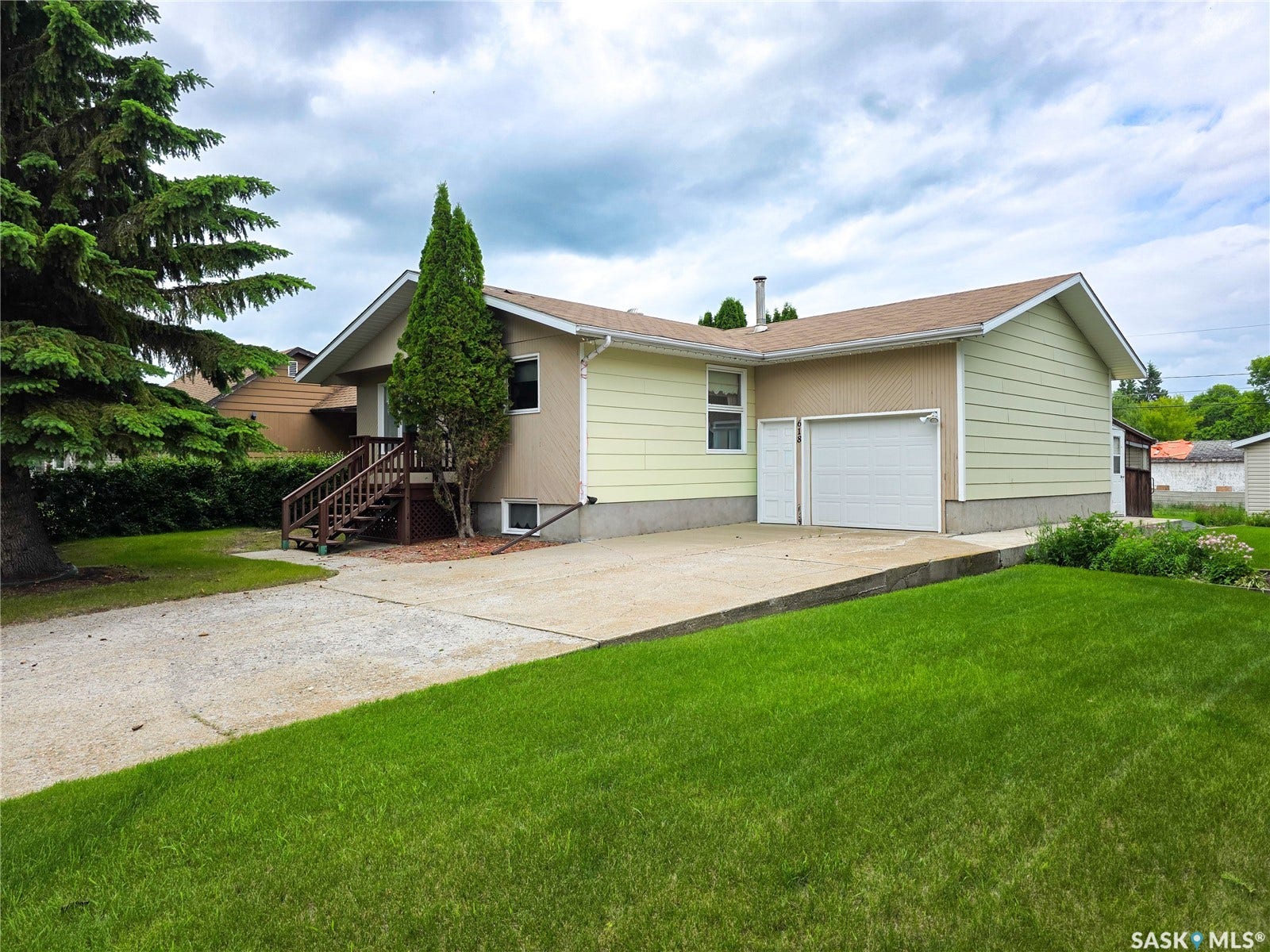 618 4th Avenue W, Melville SK S0A 2P0