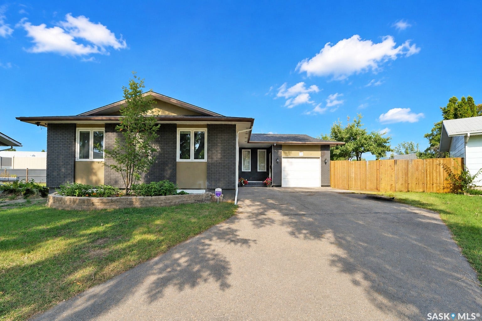 19 Barr Place, Saskatoon SK S7M 4G1