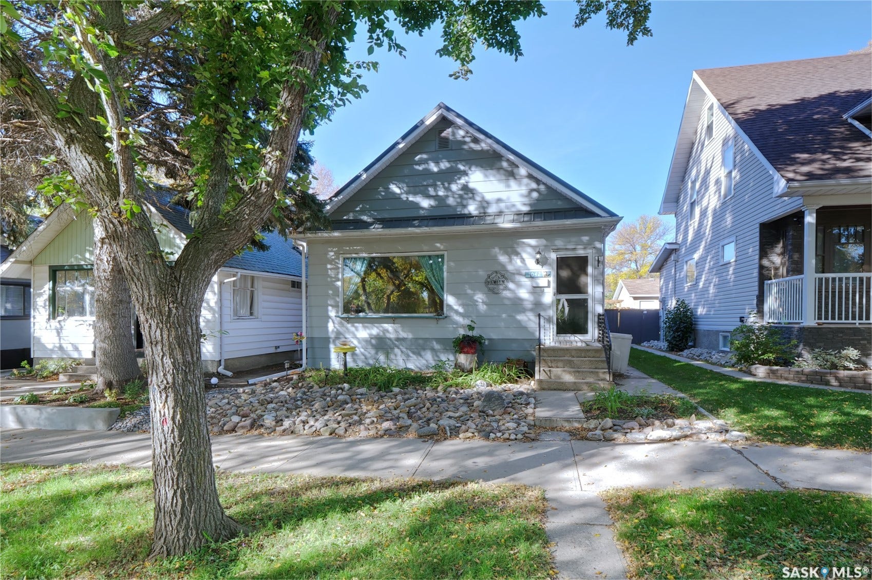 1042 Algoma Avenue, Moose Jaw SK S6H 3Z5