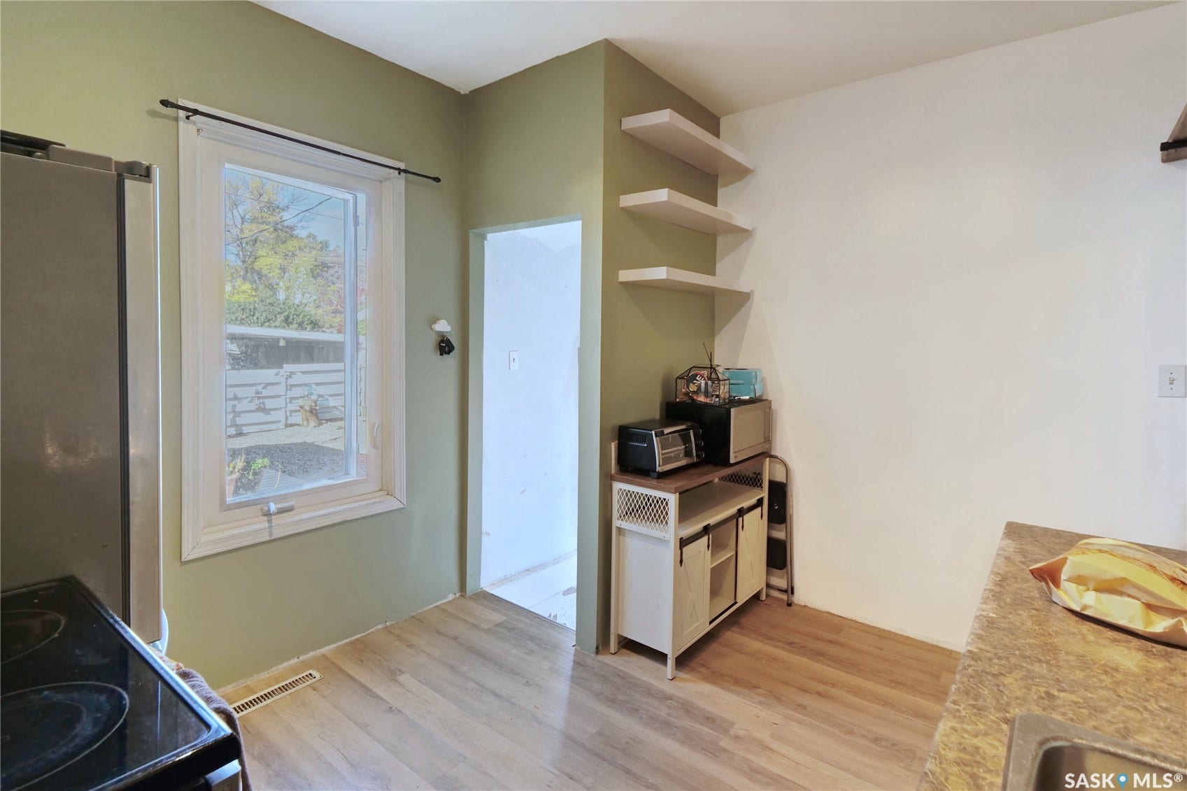 1042 Algoma Avenue, Moose Jaw SK S6H 3Z5