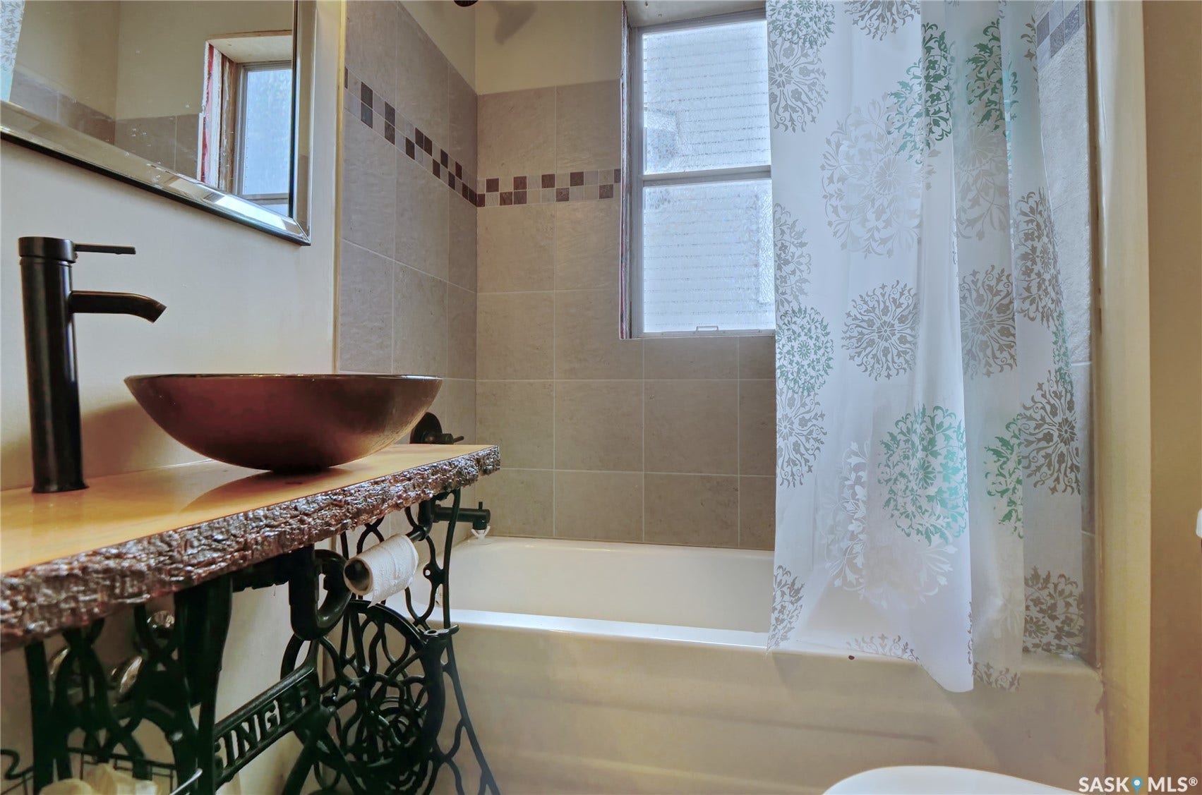 1042 Algoma Avenue, Moose Jaw SK S6H 3Z5