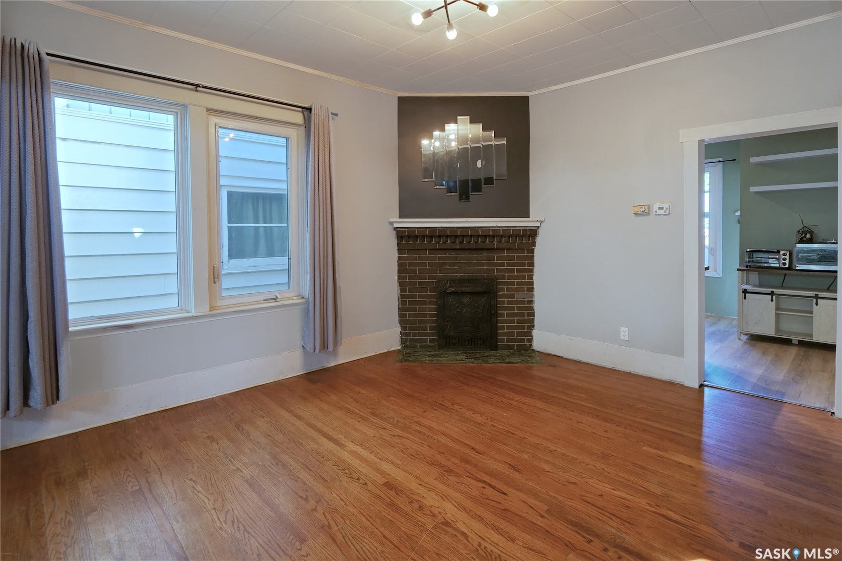 1042 Algoma Avenue, Moose Jaw SK S6H 3Z5