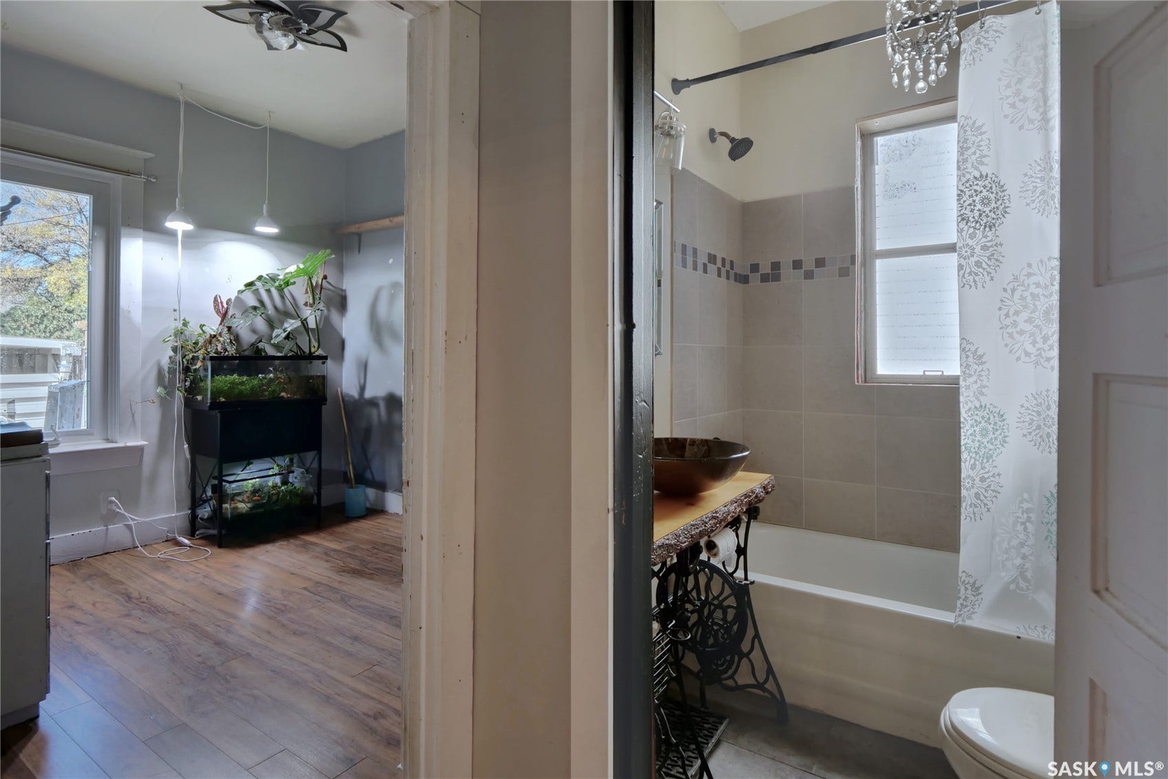 1042 Algoma Avenue, Moose Jaw SK S6H 3Z5