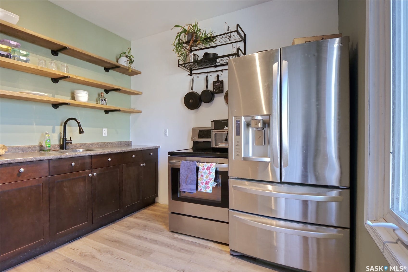 1042 Algoma Avenue, Moose Jaw SK S6H 3Z5