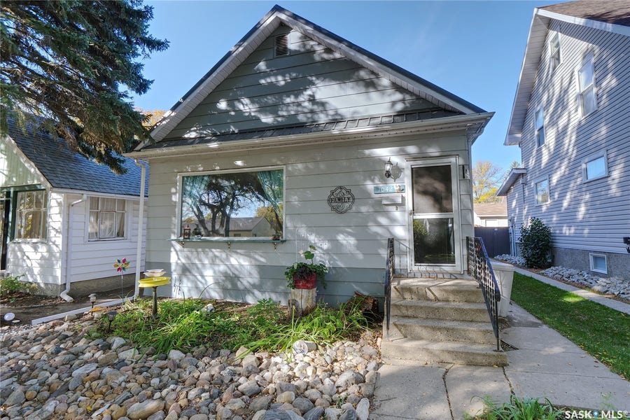 Property photo for 1042 Algoma Avenue, Moose Jaw SK