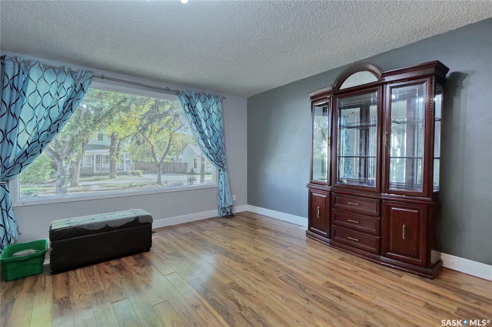1042 Algoma Avenue, Moose Jaw SK S6H 3Z5