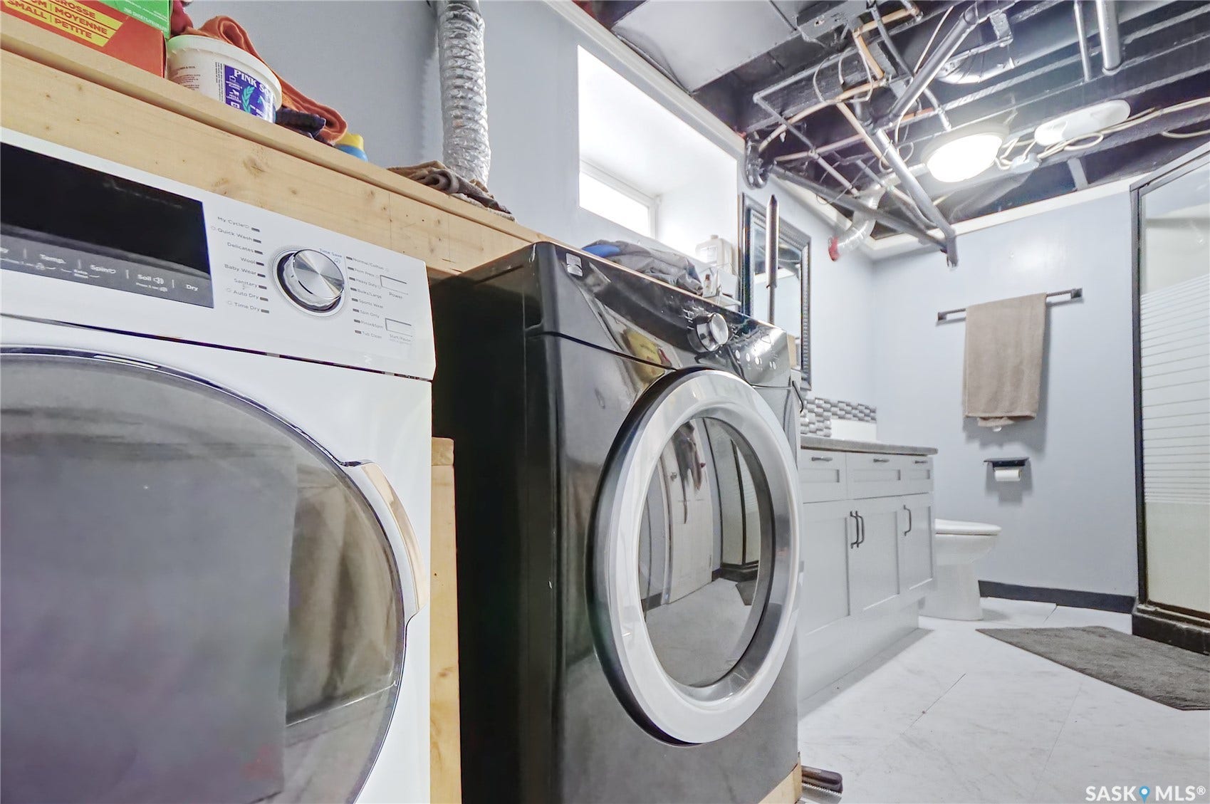 1042 Algoma Avenue, Moose Jaw SK S6H 3Z5