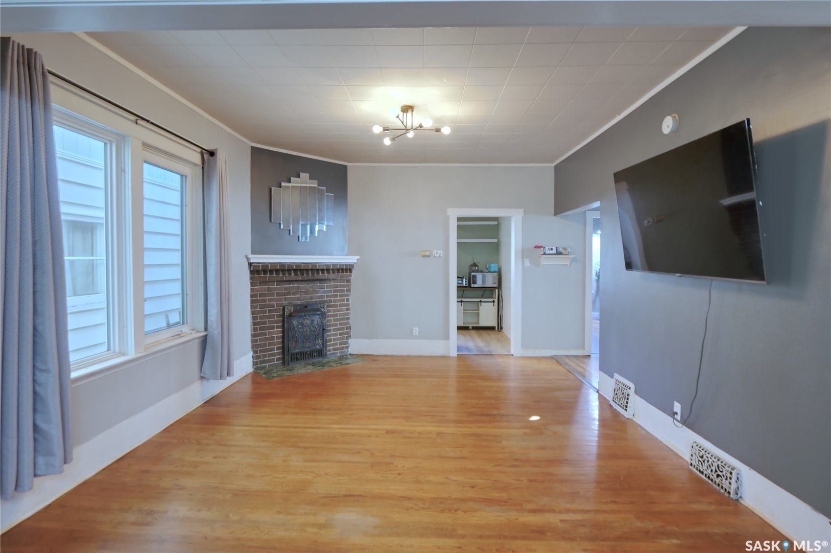 1042 Algoma Avenue, Moose Jaw SK S6H 3Z5