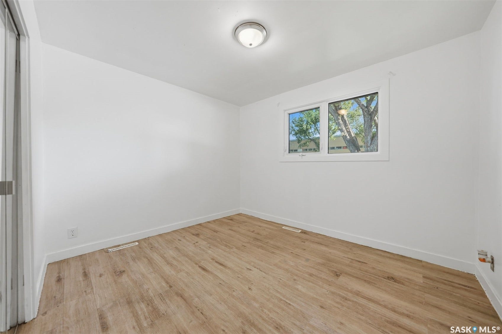 405 W Avenue N, Saskatoon SK S7L 3G9