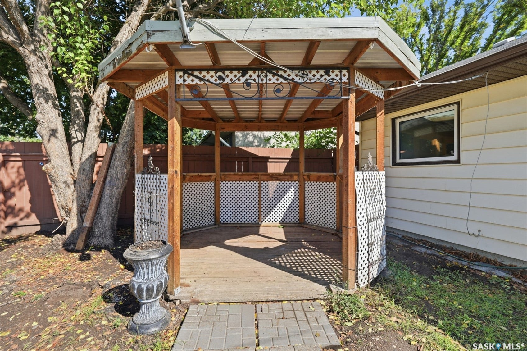 405 W Avenue N, Saskatoon SK S7L 3G9