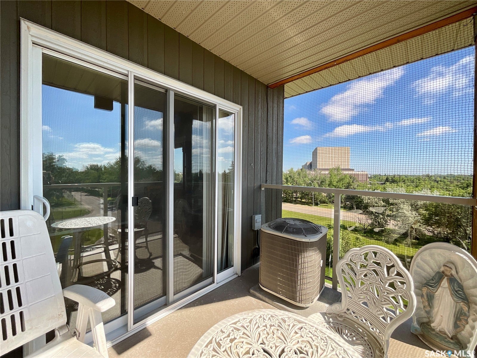 1220 Blackfoot Drive, #415, Regina SK S4S 6T2 Beautiful private balcony