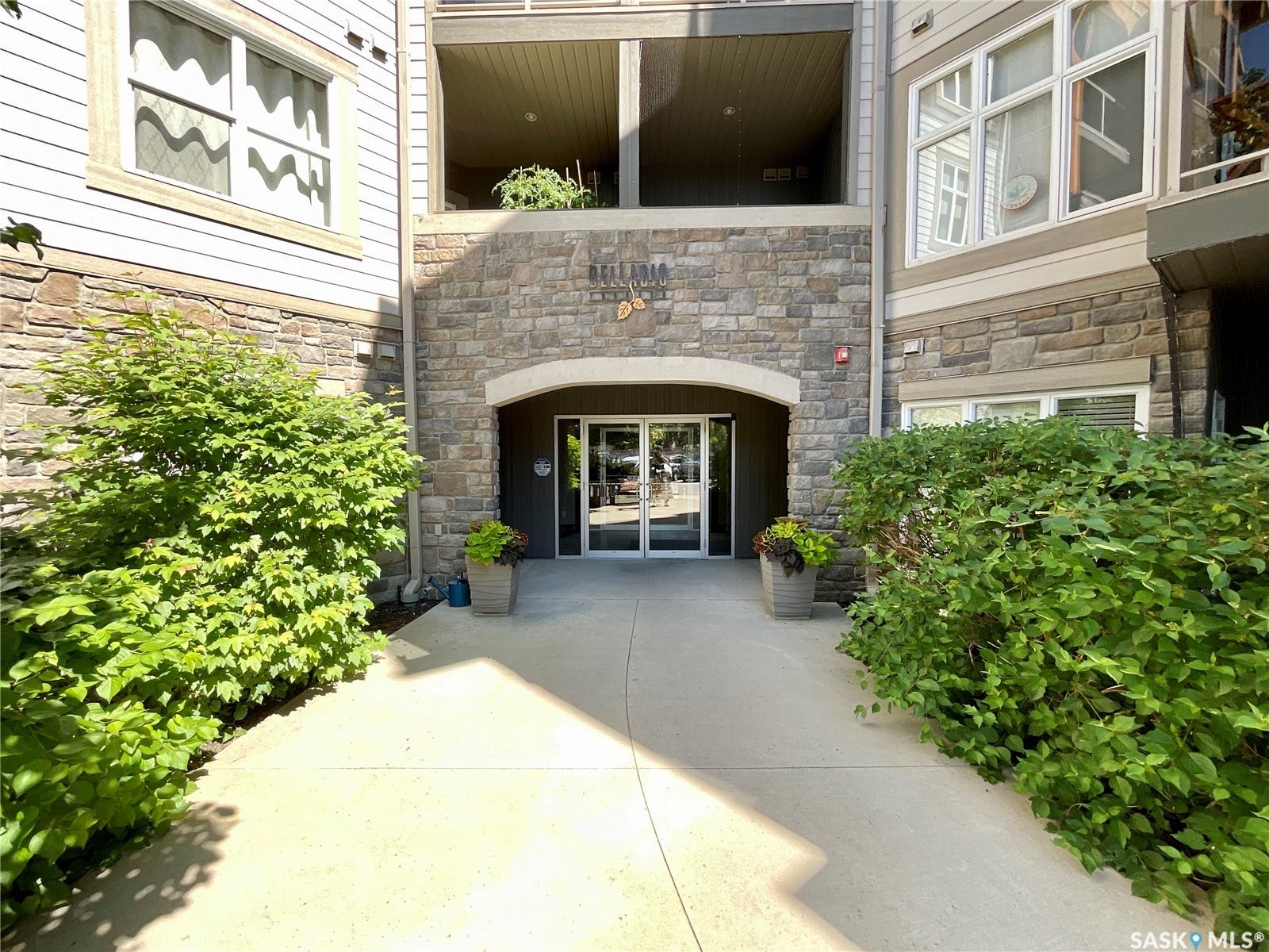 1220 Blackfoot Drive, #415, Regina SK S4S 6T2 Gorgeous front entrance