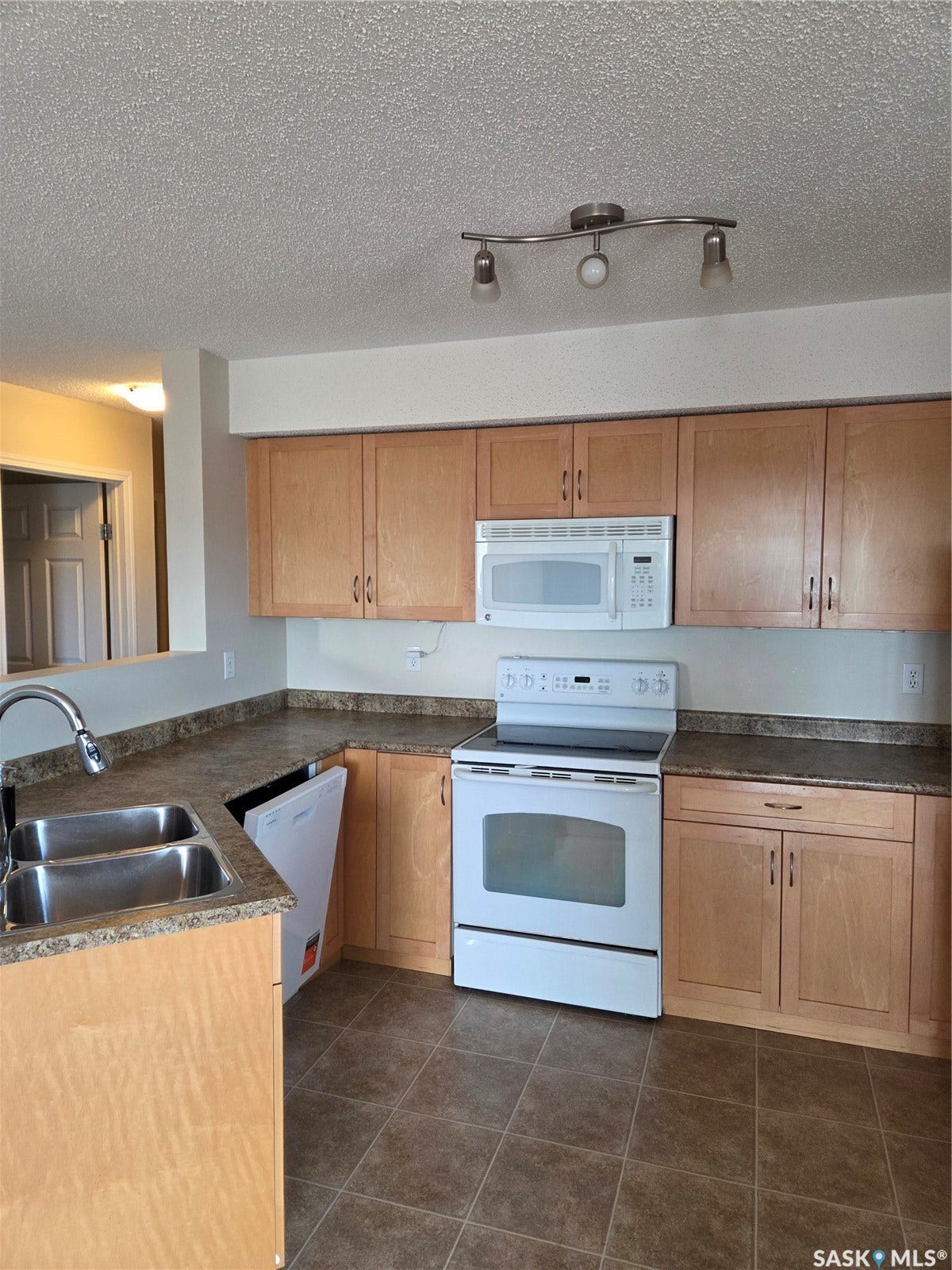 303 Lowe Road, #418, Saskatoon SK S7S 1P2