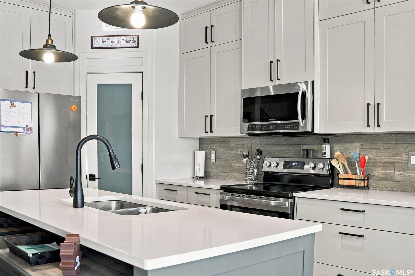 1119 Pringle Way, Saskatoon SK S7T 0V4